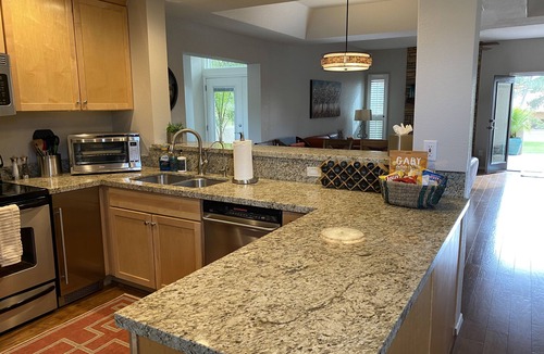 Camelback East Condo | Beautiful 2 bedroom, 2 and a half bath near Biltmore Hotel that sleeps 4+.