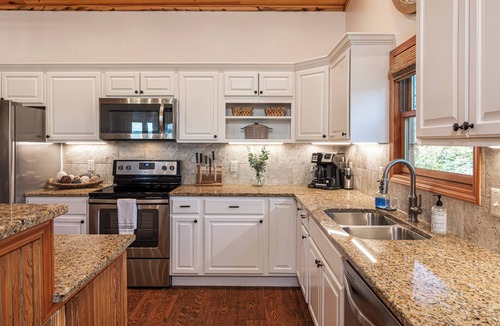 Brevard House | Beautiful house with breathtaking views and a hot tub close to Brevard!