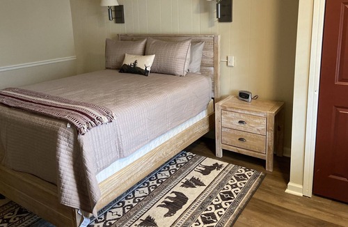 Lake Placid Cabin | Beautiful Lodging in the Heart of Lake Placid room 1/2