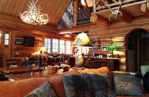 Saranac Lake House | Beautiful Log Cabin with Jacuzzi Bathtub in the heart of Adirondack State Park