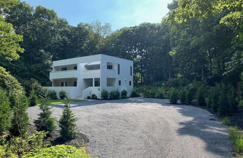 Northwest Harbor House | Beautiful Modern Home & Guest House with 8 Bedrooms Total