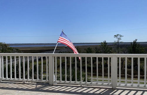 St. Marys House | Beautiful Riverside Retreat on St Marys River, just a short walk to town & ferry