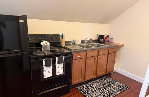 Clayton Apartment | Beautiful studio with AC in soothing Clayton location