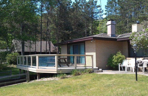 Petoskey House | Beautiful Walloon Lake Home - with Pontoon Boat option. Week 8/22-8/29/26 open!