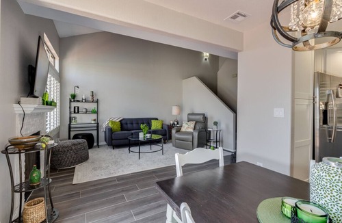 The Islands House | Beautifully Remodeled & Fully Furnished Townhouse on the Water!
