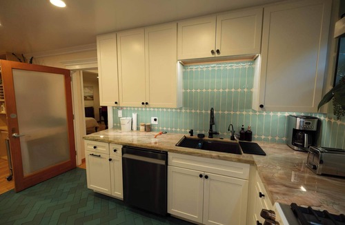 Fairview Park House | Berkeley Retreat w/Chef’s Kitchen & Hot Tub