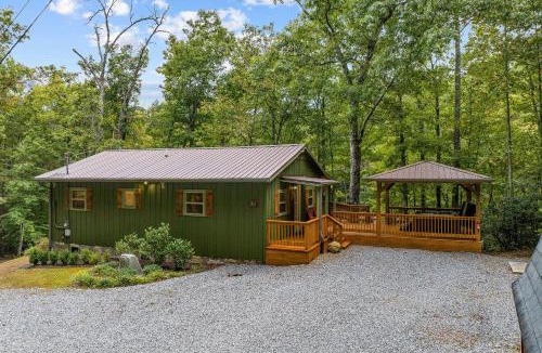 Cosby Ski Chalet | Beside Still Water 2