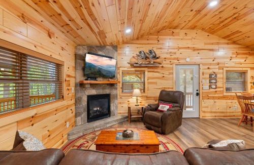 Cosby Ski Chalet | Beside Still Water 2