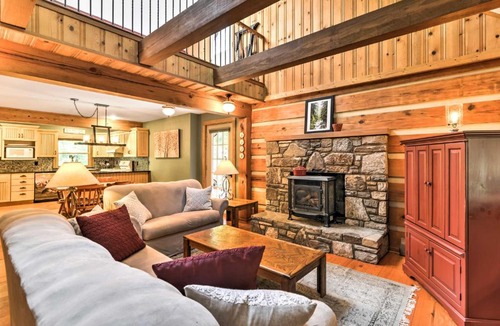 Black Mountain House | Black Mountain Cabin w/Screened Porch + Views!