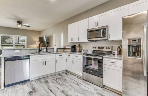 Southeast Pensacola House | Blue Bayou 5 Mins to Downtown/10 Mins to Beach!