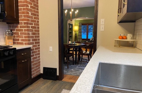 Hayward House | Book 3 Nights Over the 4th of July & We'll Treat You to Dinner!