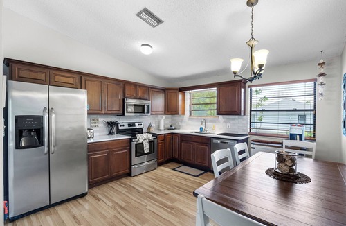 Weeki Wachee Gardens House | Book Now! Flash Discount thru July 31 at Special Scallop Spot Direct on Gulf