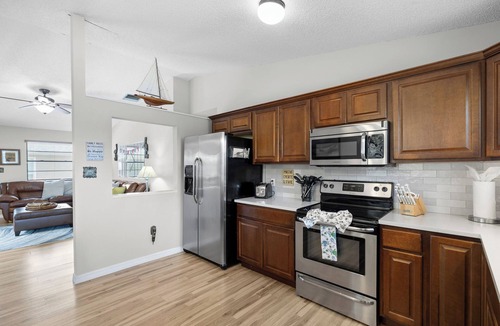 Weeki Wachee Gardens House | Book Now! Flash Discount thru July 31 at Special Scallop Spot Direct on Gulf
