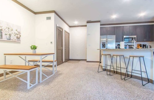 Middletown Apartment | Boulevard Stays Charming 2BR, Parking