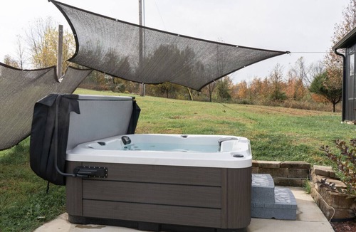 Lawrenceburg Cabin | Bourbon Barrel Cottages # 1 on Bourbon Trail HOT TUB close to all distilleries