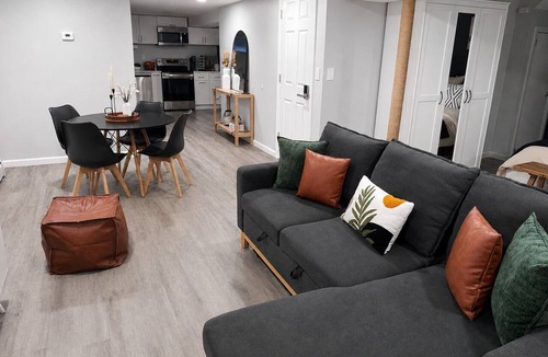 Elmont Apartment | Boutique Studio 10 min. walk to UBS Arena