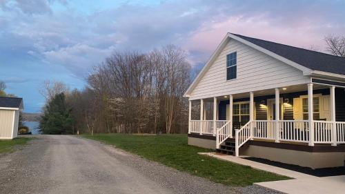 Town of Milo House | Brand New 2 Bedroom Cottage on Seneca Lake