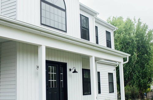 East Marion House | Brand New! 6BR, 4.5 Bath, Pool, Hot Tub, Walk to Beach