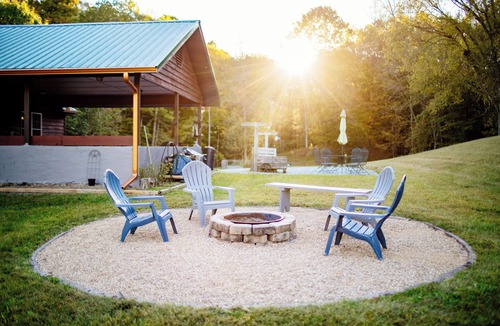 Greeneville House | Bridgeview Bend - Charming 3-bedroom house with spacious yard and seasonal creek