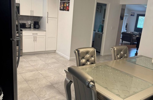 Central Islip House | Bright & Comfortable Home in the Heart of It All