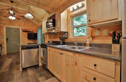Lookout Valley Neighborhood Association Cabin | Bryce & River Group Rental