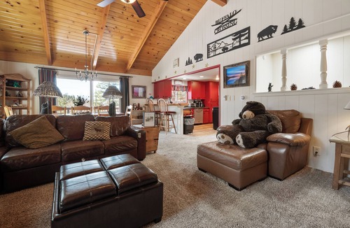 Upper Moonridge House | Buffalo Crossing - Hot Tub, Game Room, Slope View, Walk to Bear Mtn