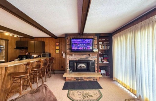 Bessemer Cabin | Cabin Fevers Lodge near Lake Superior & Waterfalls, sauna, AC, Powderhorn