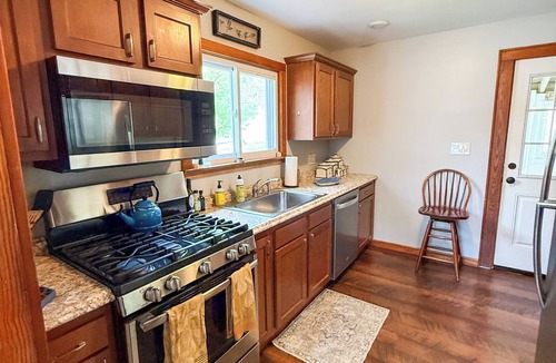 Bolton Landing House | Camp Ridgewood- Spacious 6-bedroom house in lovely Bolton Landing with AC