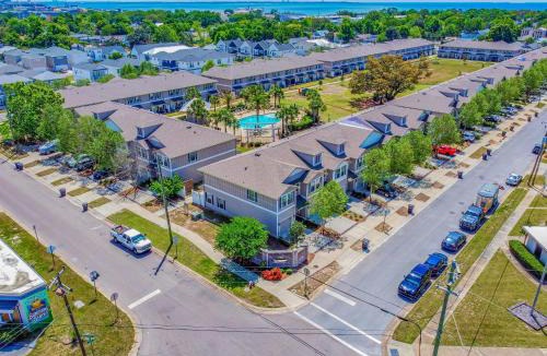 South Pensacola Apartment | Casa Brisa - 3BR - Downtown Pensacola - Pool - Near NAS