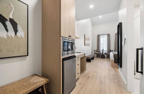 Oak Park Apartment | Casa Iglesia Studio 303