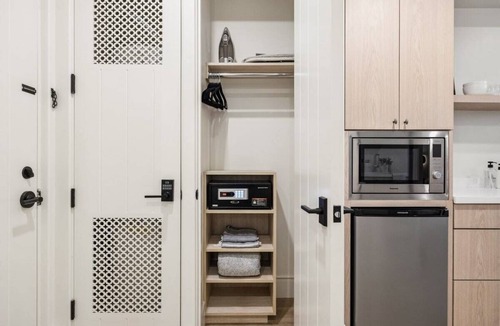 Oak Park Apartment | Casa Iglesia Studio 106