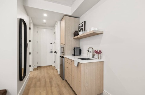 Oak Park Apartment | Casa Iglesia Studio 109