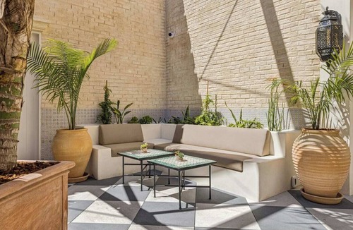 Oak Park Apartment | Casa Iglesia Studio 109