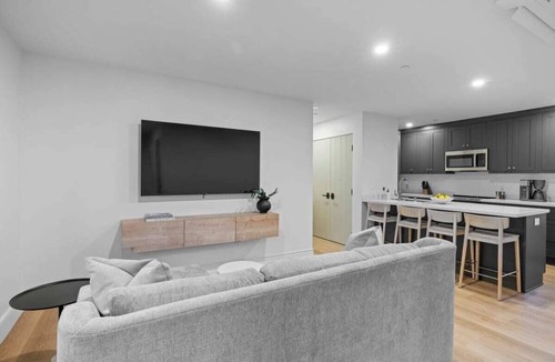 Laguna Apartment | Casa Jardin Unit 13-Boutique Suite in Downtown Santa Barbara
