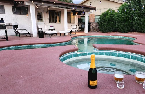 El Paso House | Casa Magnifica marvelous sunset heated pool/jacuzzi