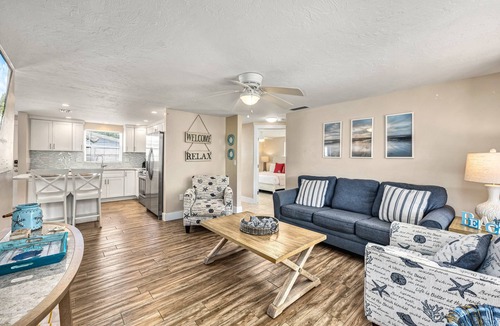 Siesta Key House | Casita Morning Star | Pet Friendly Home on Siesta Key, Heated Pool, Walk to Beach & South Village!