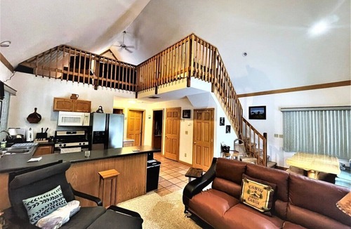 Park Falls Cabin | Cedar Lodge - Located on te Shores of the Flambeau River!