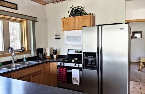 Park Falls Cabin | Cedar Lodge - Located on te Shores of the Flambeau River!