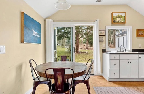 Springs Cottage | Cedar & Salt | Escape the City | 2 Acres | Lap Pool | Near Beach