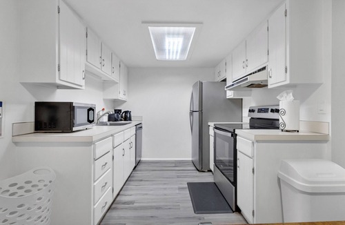Lake Hills Apartment | Central Bellevue North Suite Near Downtown & I-90