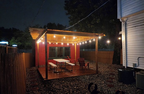 St. Louis House | Centrally located historic 5 bedroom home only 2 blocks from Forest Park!