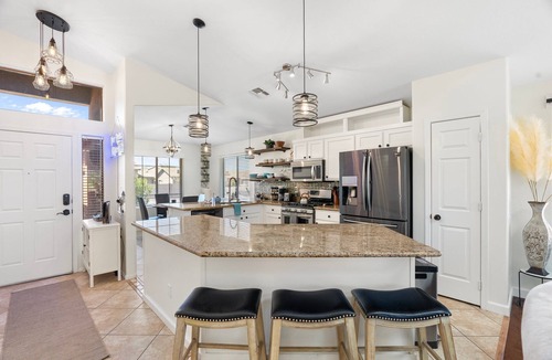 Springfield Lakes Reflection House | Chandler Oasis Pool, Golf Views & Fire Pit