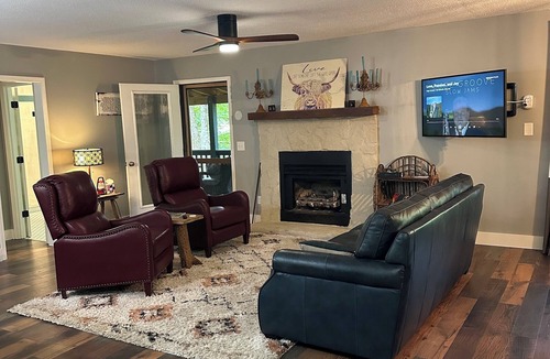 Mirror Lake Cottage | Charming 2-bedroom 2-bath cottage near town in Highlands