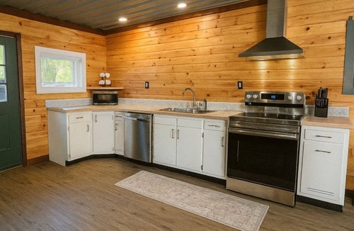 Lewis Run Cabin | Charming 2-bedroom cabin in right next to Kinzua with AC