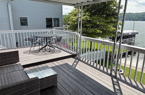Conesus Cottage | Charming 2-bedroom cottage directly on the water with AC, WiFi on Conesus lake