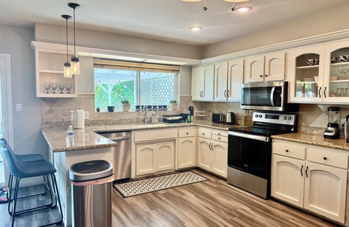 Mary Katherine Estates House | Charming 2-bedroom house in serene Scottsdale with WiFi, AC