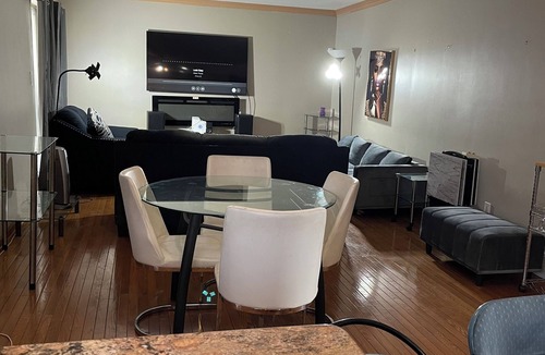 Southfield House | Charming 2-bedroom house with AC, WiFi in wonderful Southfield2 car