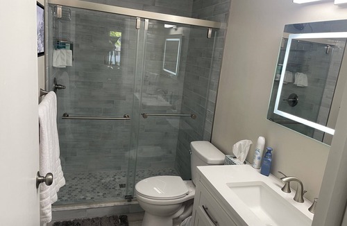 Lewiston House | Charming 2-bedroom house near Artpark in the Village of Lewiston