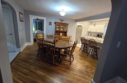 Mount Carmel House | Charming 2-bedroom bungalow with WiFi and AC in serene Mount Carmel