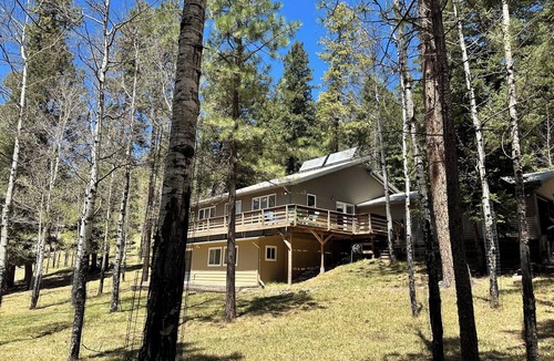 Cloudcroft House | Charming 3-bedroom house in tranquil Cloudcroft with WiFi